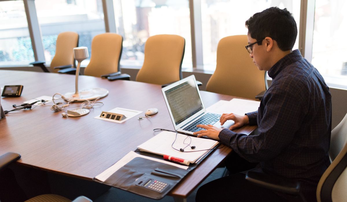 Common Grammar Errors to Check in Business Documents